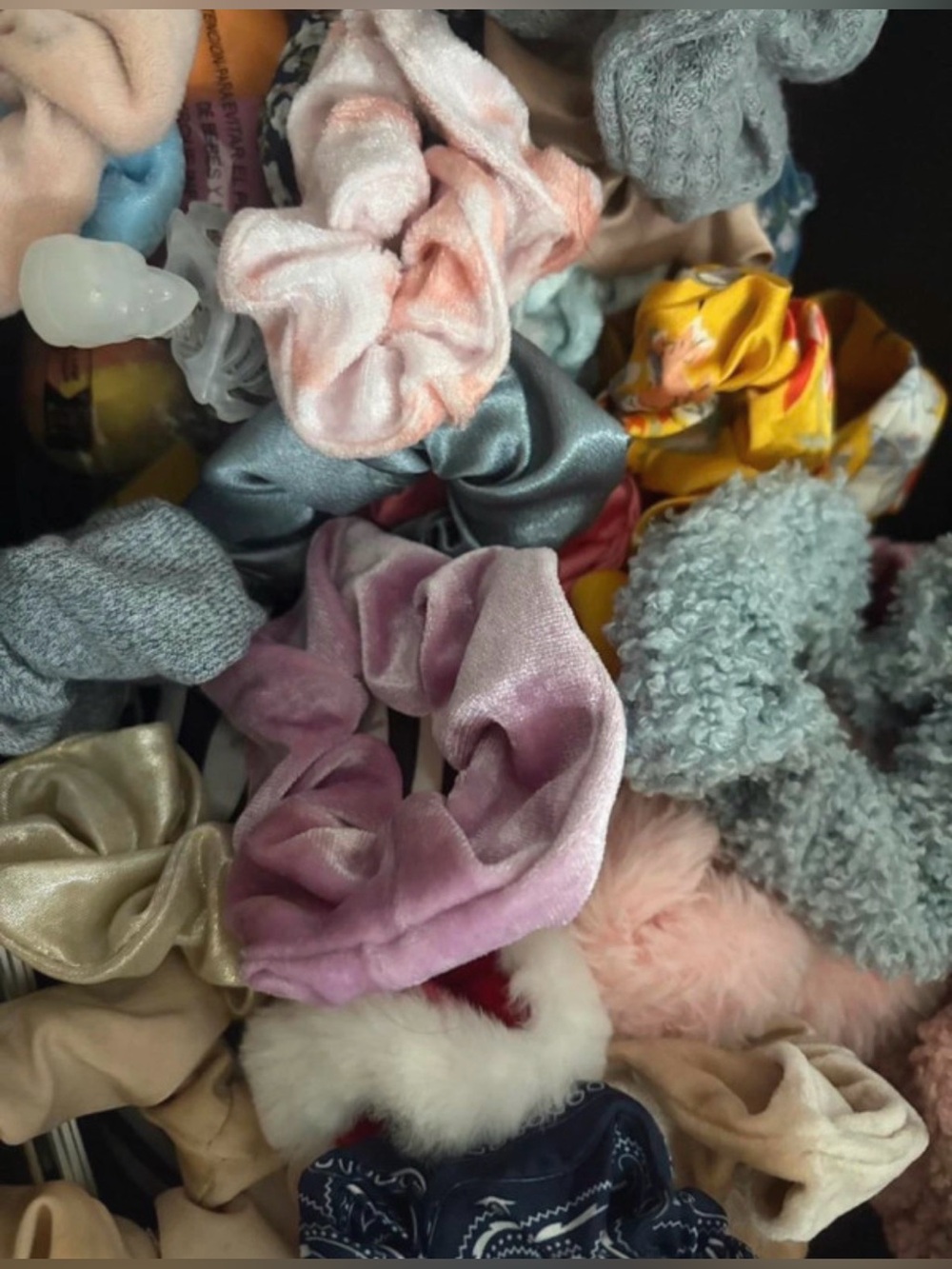 Random Mix Haie Scrunchies